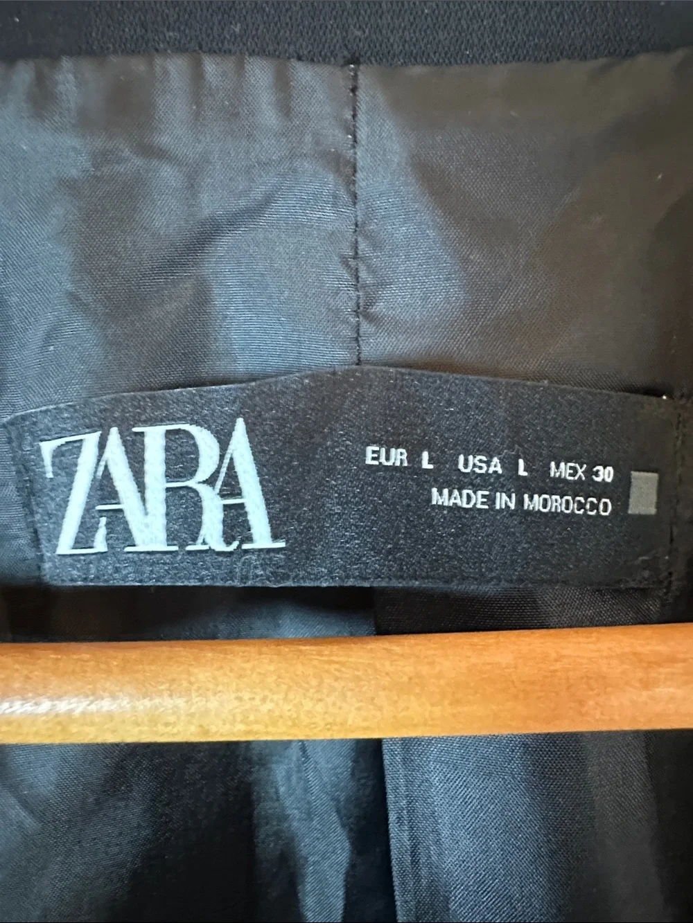 Zara Black Open-Front Women's Blazer with Rolled Cuffs